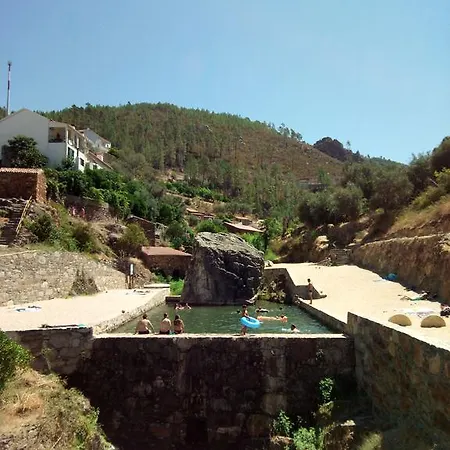 Casas Da Encosta بيت للعطل